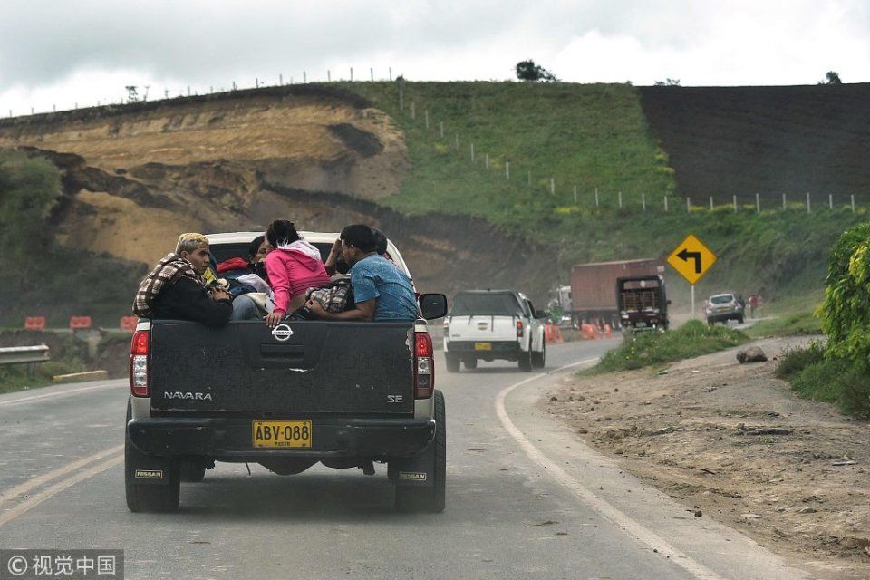 艰辛移民路:委内瑞拉民众拖家带口涌入邻国