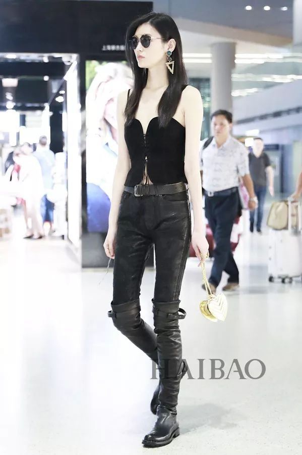 瘦回巅峰的赵薇年轻10岁!白百何这脸是怎么了?【海报街拍】