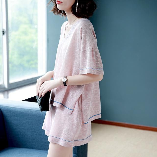 台风季，穿裙子怕走光，聪明的女人都这样打扮，再强的风也不怕