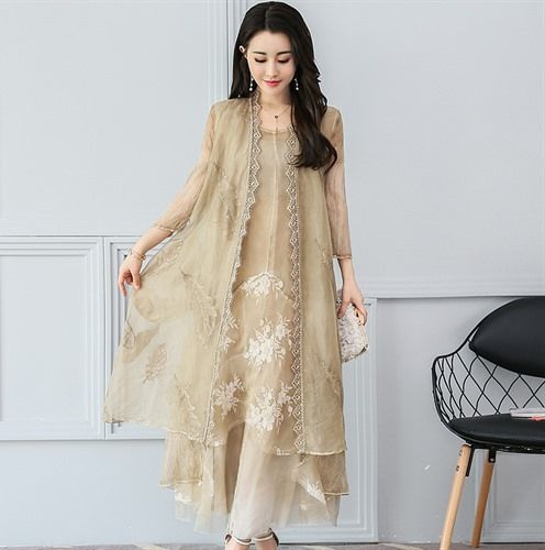 老婆可不是一般会打扮，这高级“欧货裙”穿上身，美得路人都羡慕