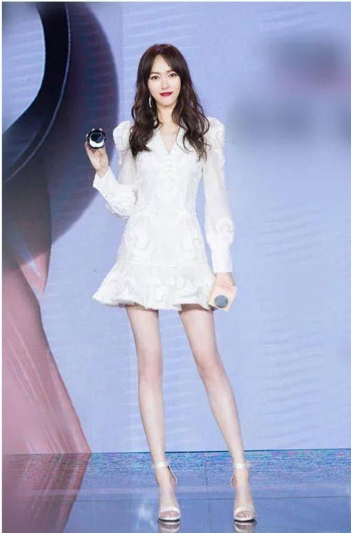 看了172的唐嫣，再看看173的关晓彤，没有对比就没有伤害!