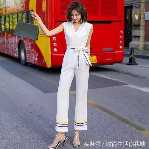 今夏最“清凉”的时髦搭配“吊带背心+阔腿”，让你回头率200%！
