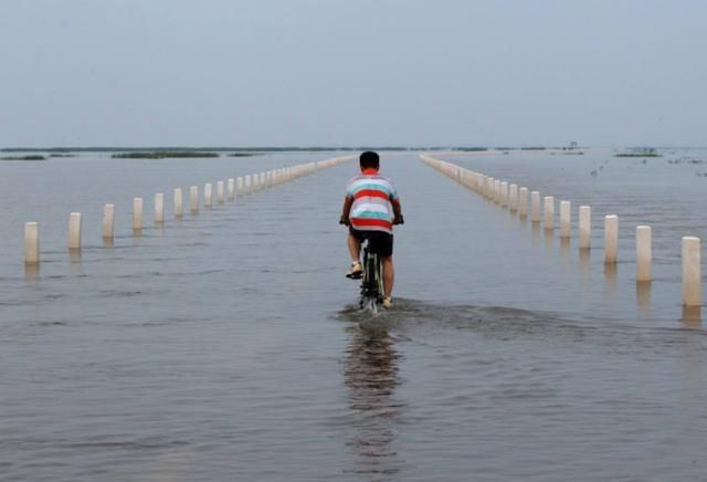 全球最美水上公路，汽车可与船同行，涨潮时才会出现