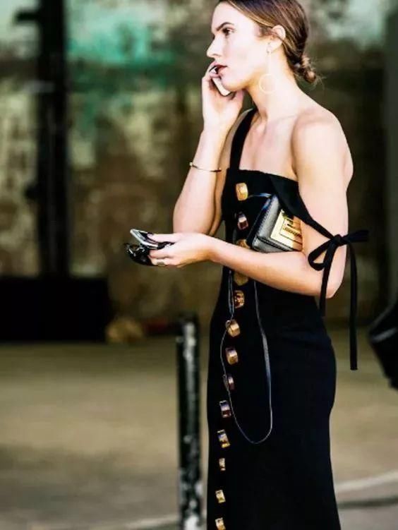 夏季，穿上这3件上衣，让你美得超性感!