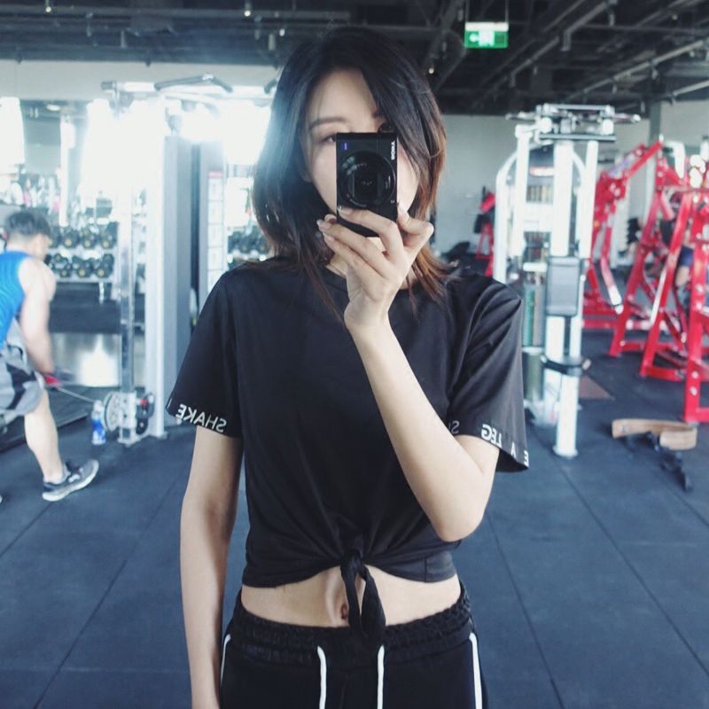 现在的小姐姐健身都这样穿,怪不得身材都这么火辣