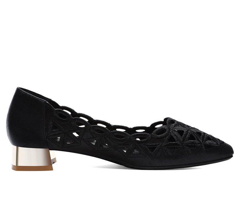 为什么女人一定要穿高跟鞋？现在巨潮流的“瓢鞋”，时尚养脚