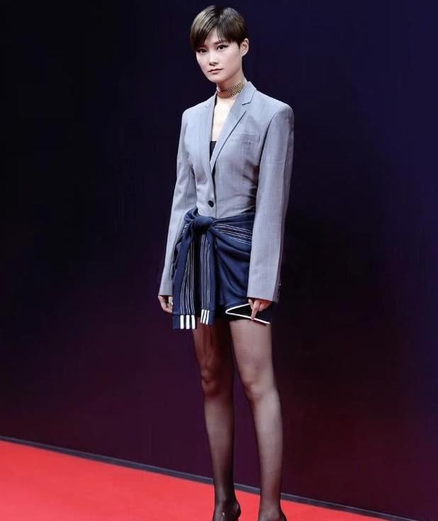 李宇春你变了，变得越来越有女人味，大玩下衣失踪魅力不输杨幂!