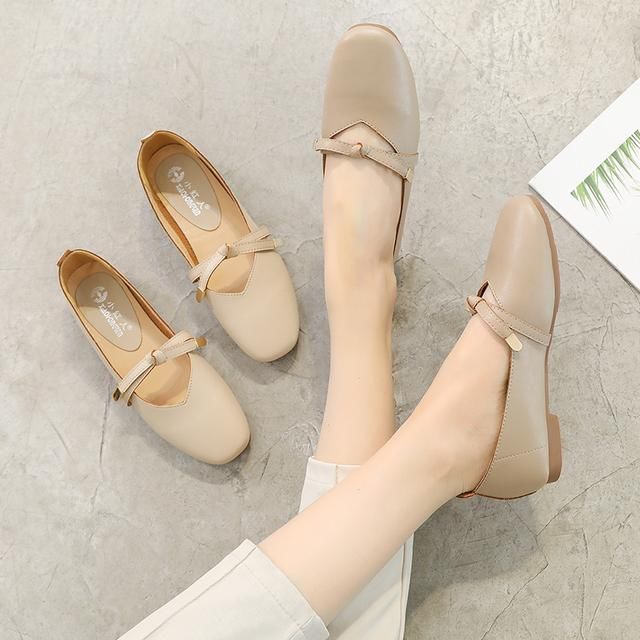 有一种女鞋叫：“赫本黑”，非常百搭，比高跟都上档次，上脚美爆