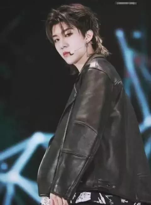 这么丑的“鲻鱼头”谁能hold住？易烊千玺却因此暴露真实颜值！