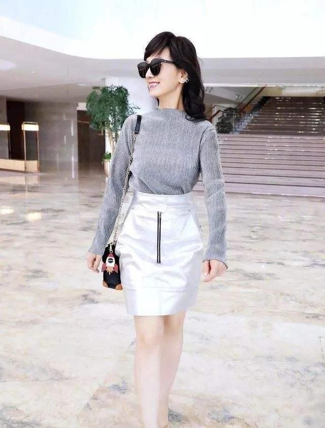  「女人」越来越有气质的女人，穿衣打扮都有这5个特征，老了也是一枝花