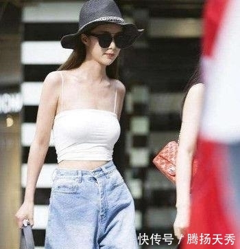 「优雅」优雅时尚的街拍:美女彰显女人味,每一时刻都事时尚瞬间