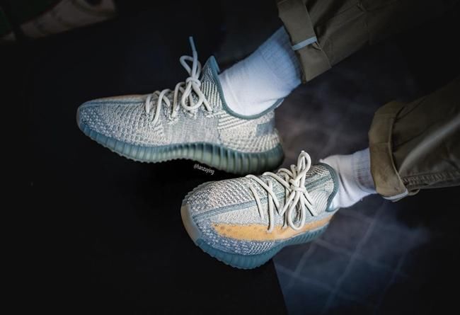  #上脚#Yeezy 350 V2 新配色首次曝光！这上脚效果你可以吗？