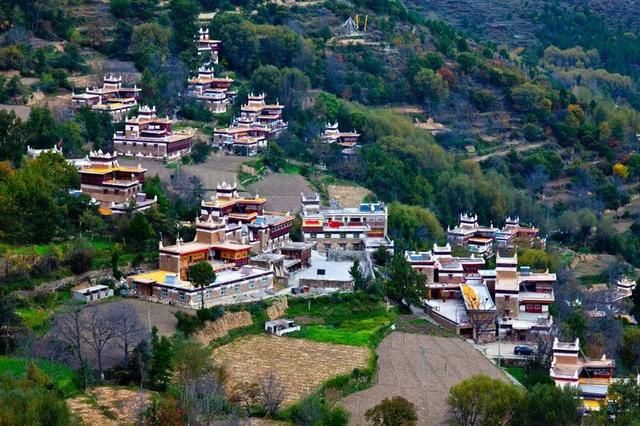 说起中国的建筑，那真是一绝，国内这些奇特建筑村庄你都去过吗？