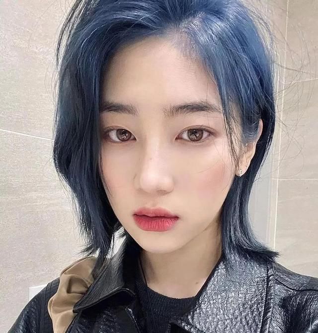  显得更加：你是什么肤色,就染什么发色,染对了超显白!