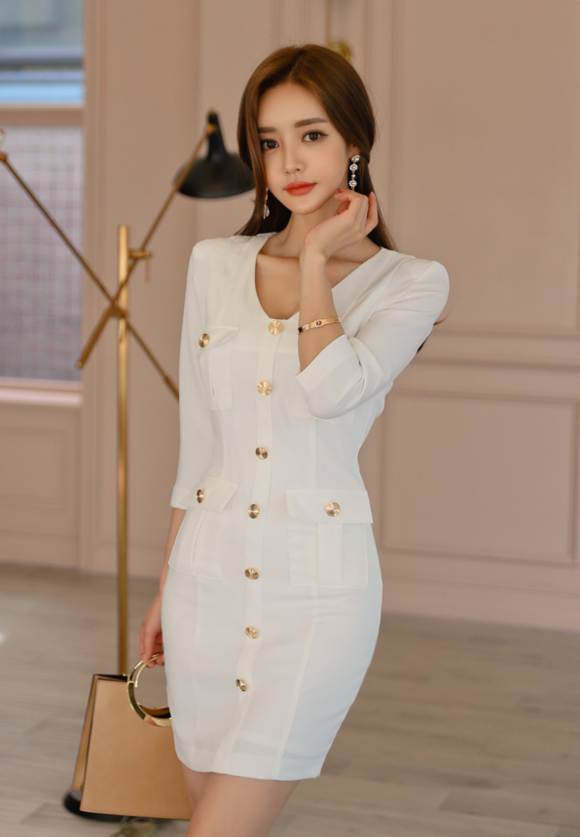 女神孙允珠，彼得堡鎏金刺花乳白西装套裙