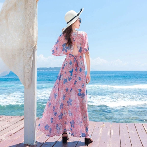 比基尼扔了吧，俗!现海边度假都穿“沙滩裙”，不但优雅还很迷人