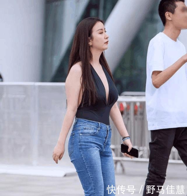 时尚新颖装扮, 国内小姐姐敢穿的行为在老人眼里是不要脸!