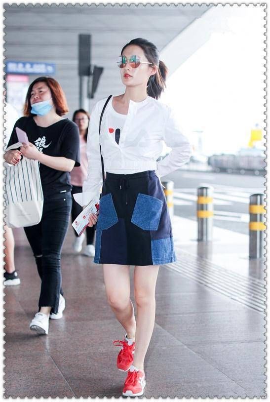 都说李沁有逆天大长腿，可是这次穿短裙，竟完全被宋茜比下去了?