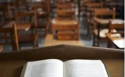  事业单位：事业单位编制竞争大，“铁饭碗”的岗位聘用制