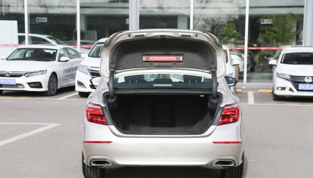 『销冠』典型被低估的B级车,有销冠的实力,平均油耗才5.4L,却不被重视