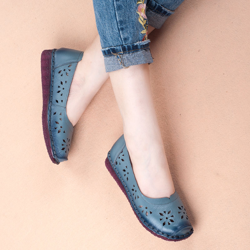 今秋很流行穿这平底鞋，再搭配一条牛仔裤，居然出奇的美嫩