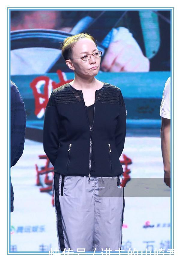 当56岁蔡明同台56岁宋丹丹，才知道保养与不保养的差距有多大