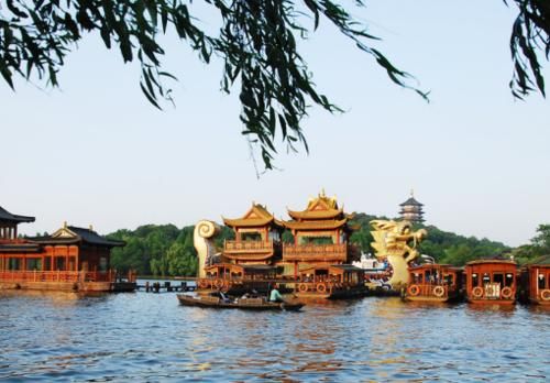 这里是我国发展得最快城市之一，并且风景怡人，是你的家乡吗？