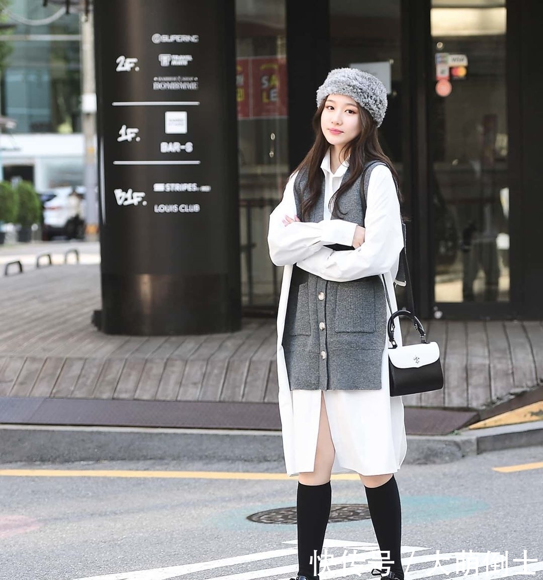  #美女身穿#时尚路人街拍，街头都是穿着时髦的小姐姐