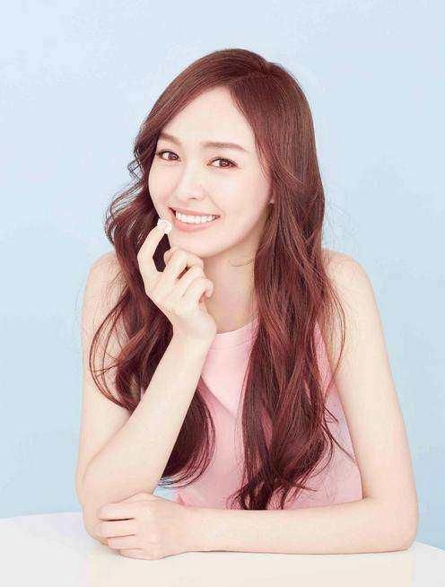 唐嫣留过的发型，第一个像极了十八岁，网友:最后那个真的好土啊