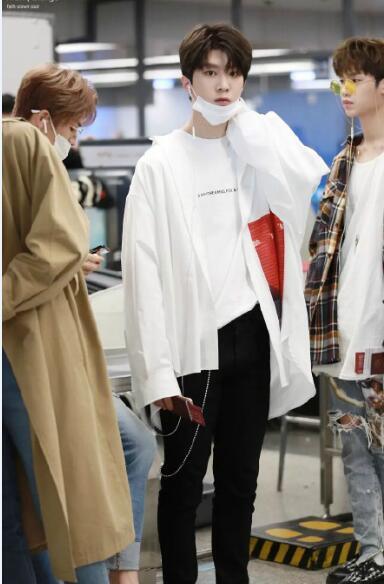 帅气的范丞丞成了爱撒娇的老赖? 董岩磊神吐槽