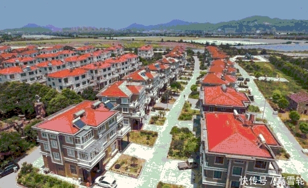 农民不愿意统一搬迁, 村干部犯了难, 专家不解: 住小区还不乐意?