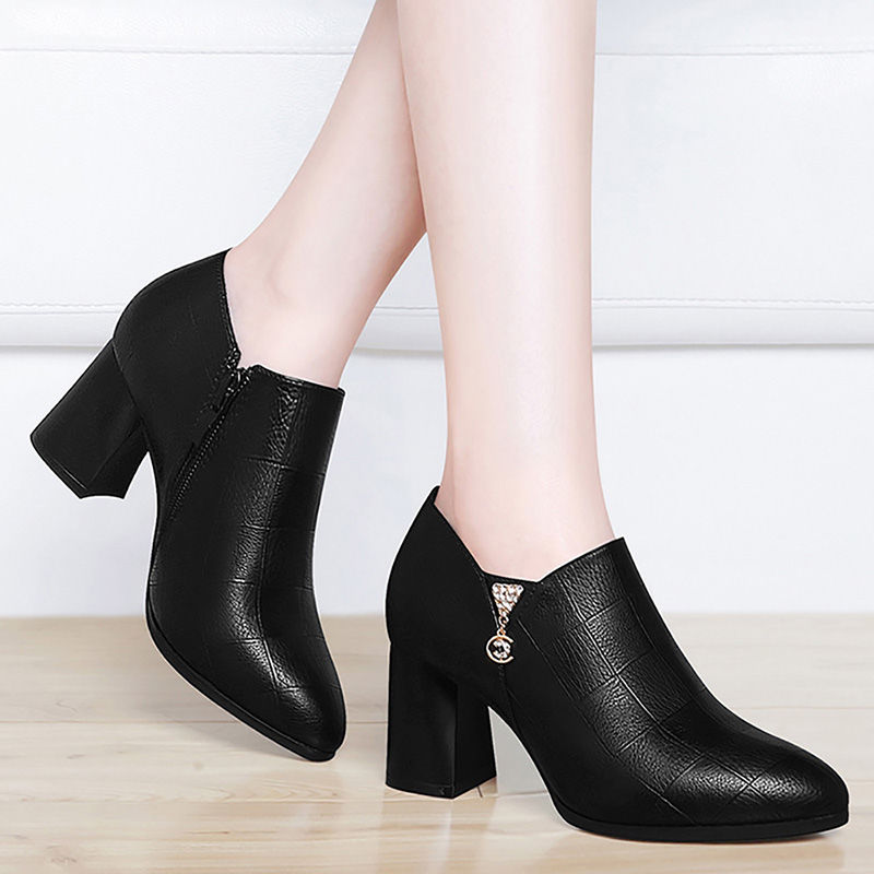 今年秋天悄悄流行的5双鞋,比“飘鞋”更舒适,走再远路也不麿脚