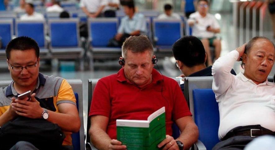 中国高铁立硬币只是传说？日本表示粘了胶水，美国游客站了出来