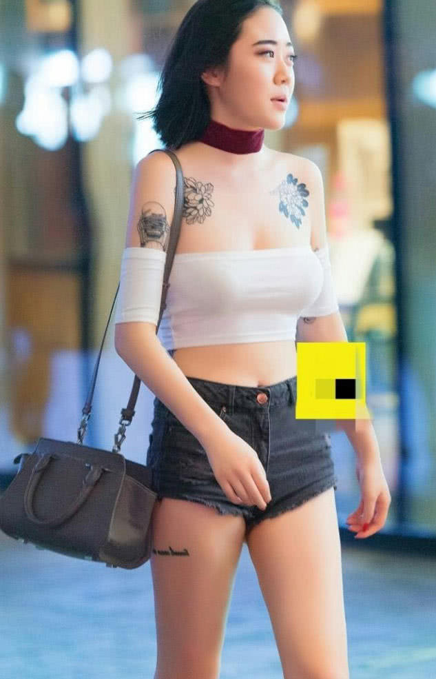 性感美女一字肩内衣青春浪漫，网友：一下子又回到了恋爱的感觉