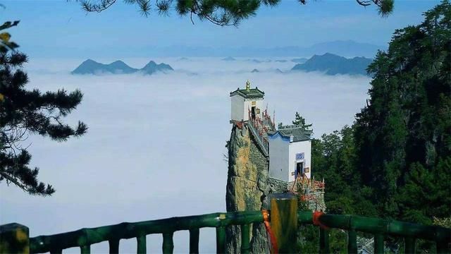 我国最危险的寺庙：三面都是悬崖，其中一角还是悬空的