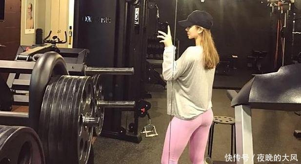 格外靓丽的打底裤美女，清纯迷人，非常显气质！