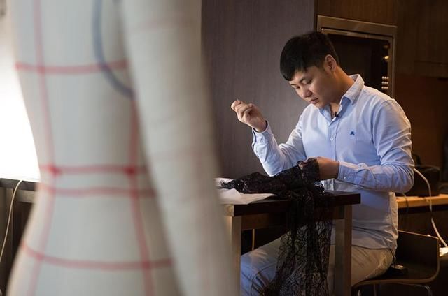 穿越巴黎秀场的中国“90后”定制服装设计师