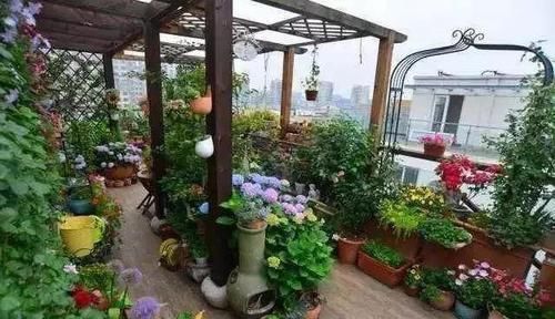 「设计」露天阳台大改造,简单的一设计,用来养花,这阳台朋友能羡慕死