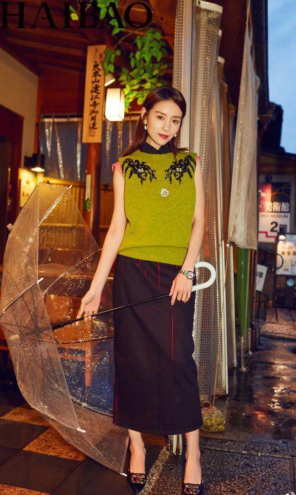 董洁真更狠的! 穿的短裤下面毛茸茸的还很紧身 网友: 离婚后什么