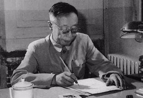 晚年的溥仪去办户口本, 住宅地址吓懵户籍员, 文