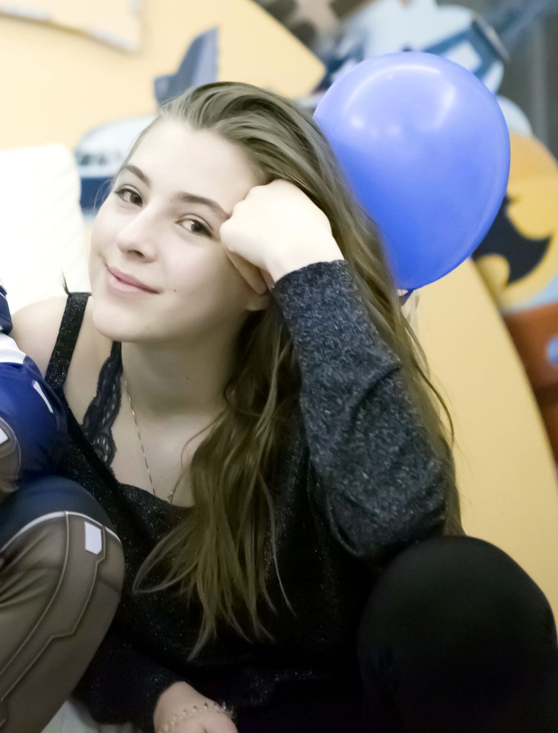 马雅舒13岁洋继女发育太快，一身旗袍穿出东方韵味