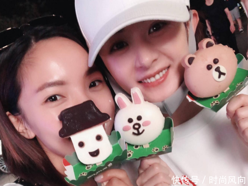 明星吃雪糕照片曝光，杨颖吃的好假，邓超吃的夸张，就他吃的最真