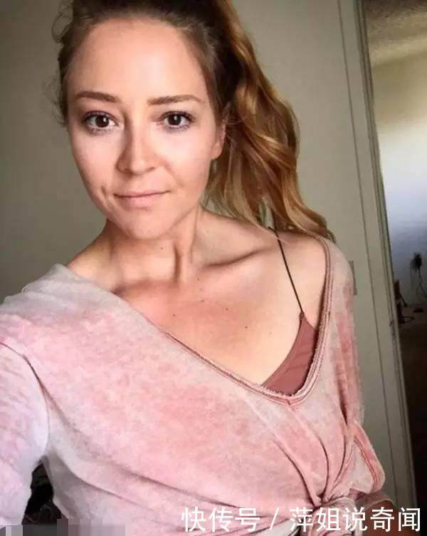 女孩坚持15年不穿内衣裤，嫌弃bra和小裤裤不舒服！