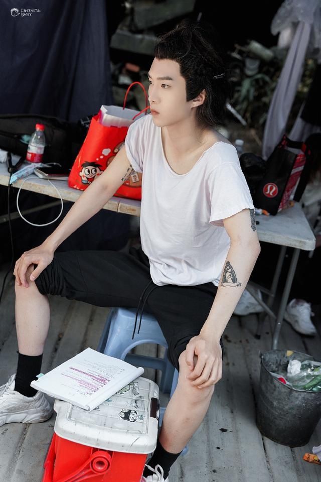  『烈哥』「NINE PERCENT」「分享」200321 新鲜烈哥美图大放送 范丞丞的锁骨请上保险谢谢