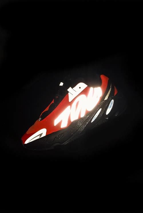  『最难』本月最难抢的 Yeezy 后天发售！看完小编上脚绝对真香！