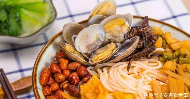  『好评』人间美味螺蛳粉情急之下做出的螺蛳粉，获得了所有人的好评