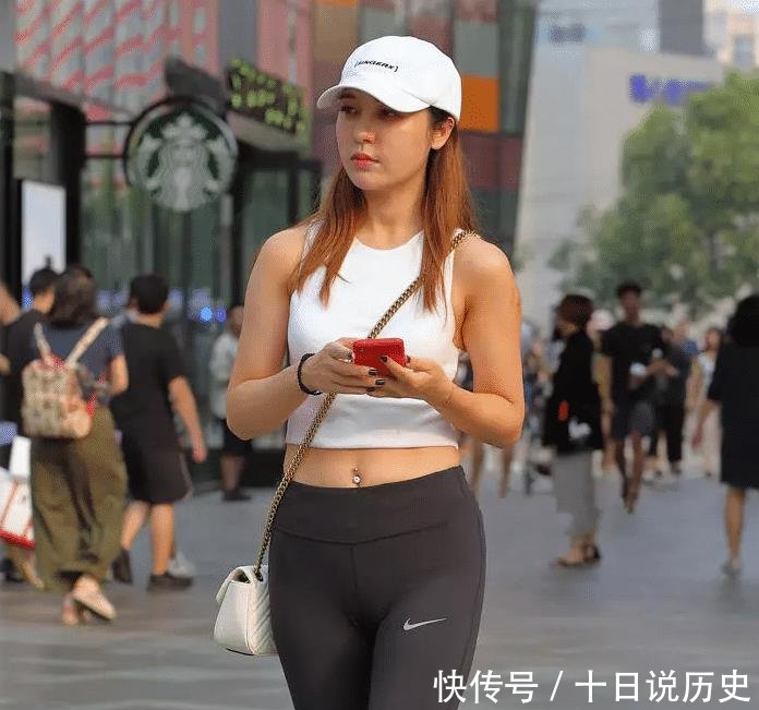 「线条美」街拍演绎线条美的女子,曼妙的身姿,凹凸有致特迷人