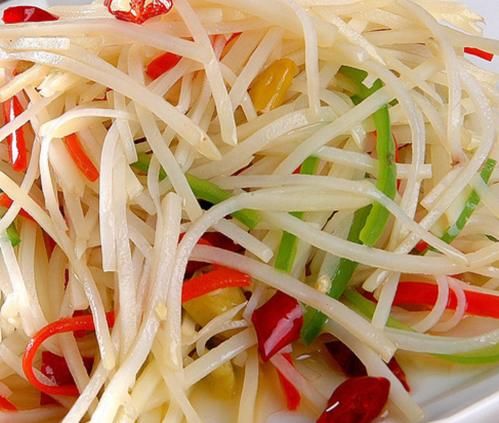  #提醒#一再提醒：土豆千万不能和此物同食，很多人还在“一直犯错”！