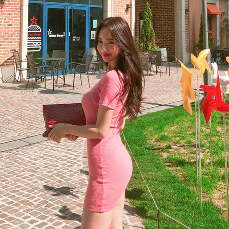 女人就要穿性感迷人的上衣，走到哪里都是焦点，回头率满满