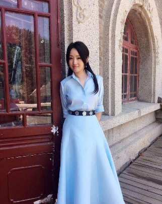 看了杨钰莹的腿，男人都会怀疑人生，怪不得47岁了还没嫁出去!